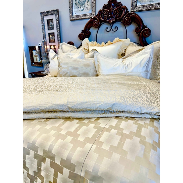 Buttercream Silk Damask King Double Duvet Set - Image 2