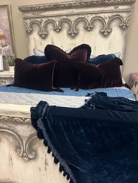 Silk Velvet Wine Pillow 30x30 - Image 2